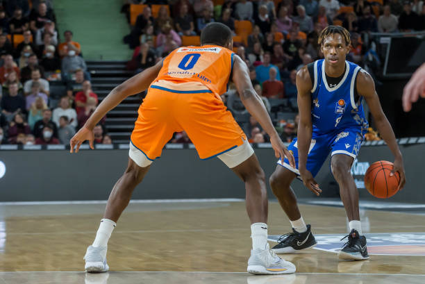 闯入四分之 闯入四分之