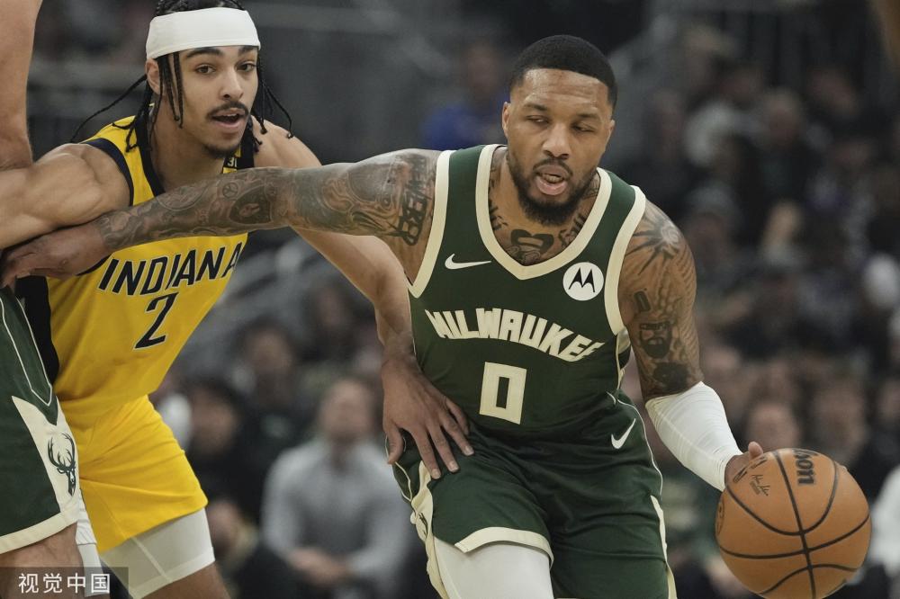 着年轻球员 着年轻球员