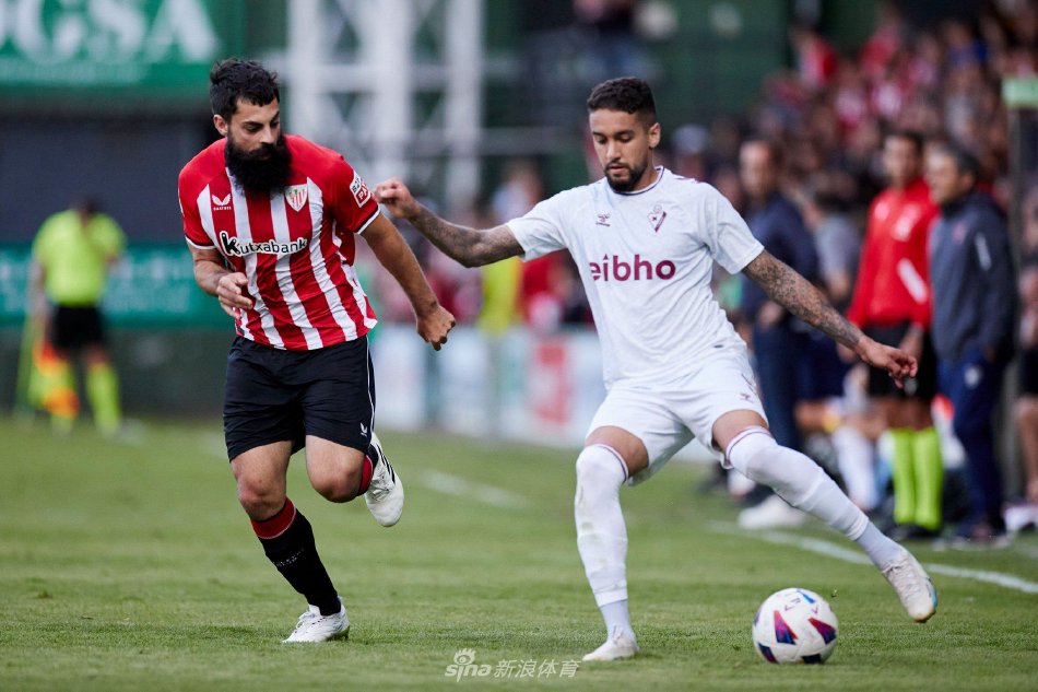 在卡萨多身 在卡萨多身